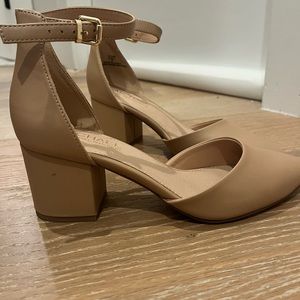 Michael by Michael Shannon tan/nude pointed toe block heel